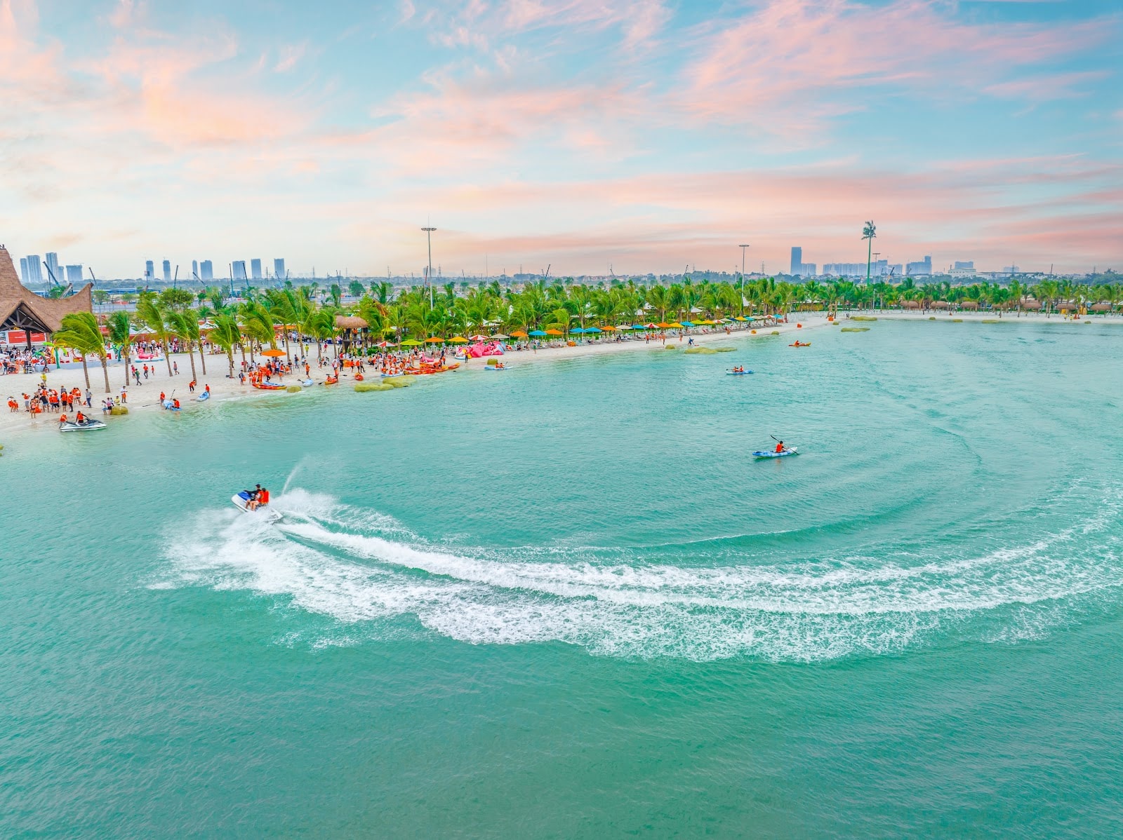 Bãi biển thể thao nước Vinhomes Ocean Park
