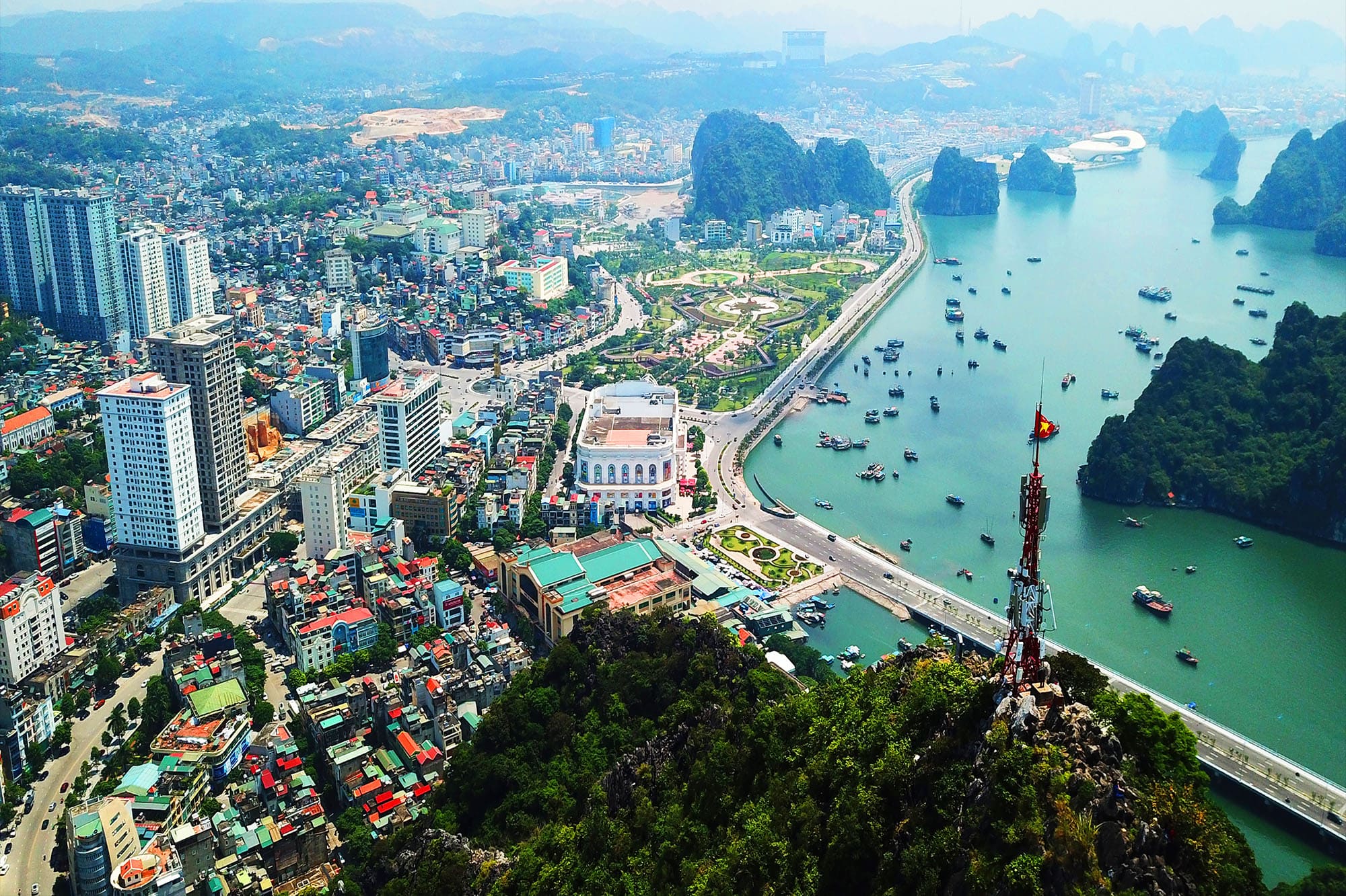 Toàn cảnh thành phố Hạ Long